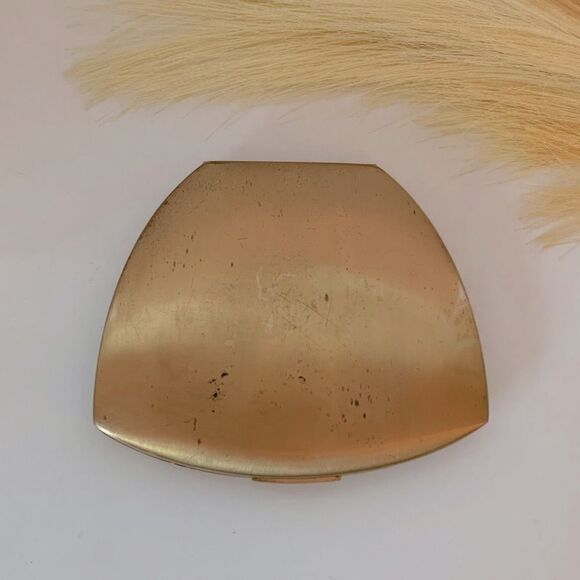 Vintage Elgin American Gold Etched Powder Compact - Picture 6 of 7